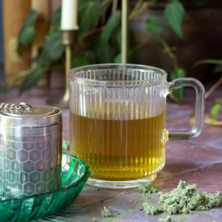 How Much Mugwort for Tea? A Quick Guide to Proper Brewing