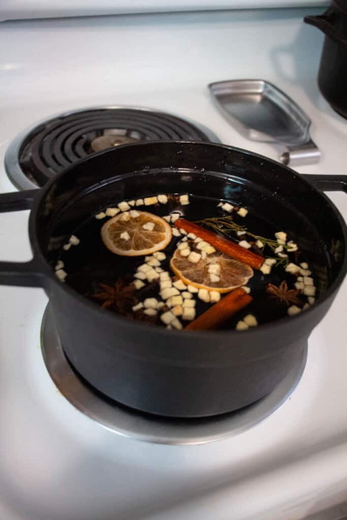 simmer pot on stovetop